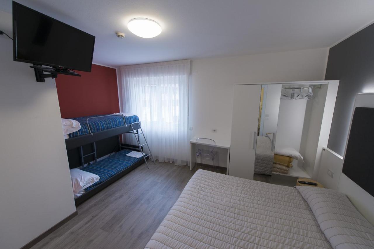 Hotel Rolly リーヴァ・デル・ガルダ エクステリア 写真